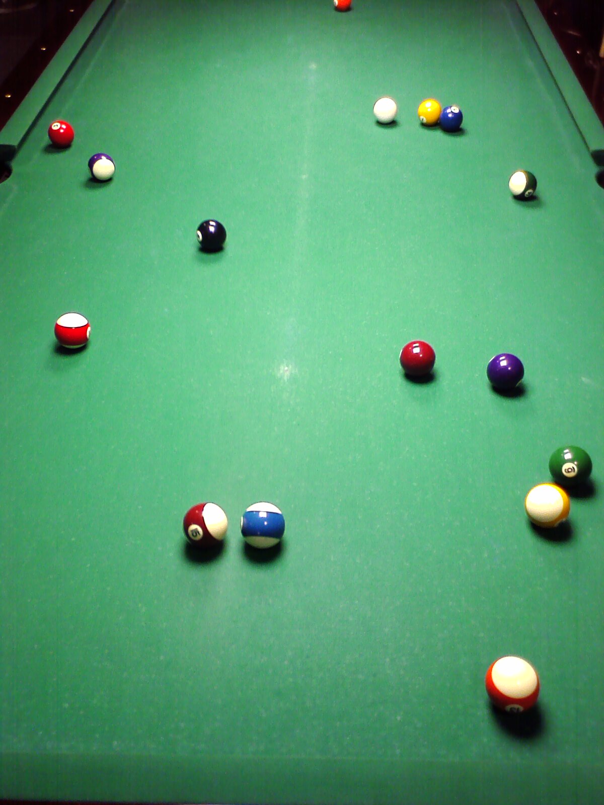 Шар для бильярда. Пул бильярд. Пул и бильярд отличия. Мужики в бильярде. Люди играющие в бильярд.